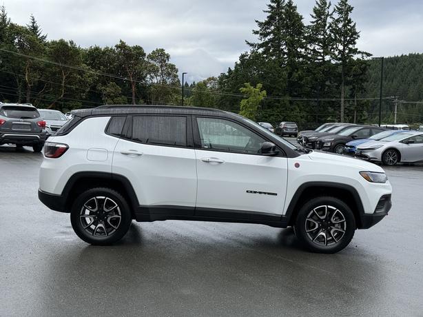 2024 Jeep Compass Trailhawk 4WD - Front Dual Zone A/C & ABS Brakes image 5
