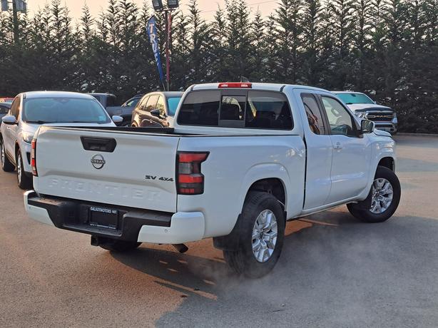 2022 Nissan Frontier SV 4WD - Heated Seats, Heated Wheel image 6