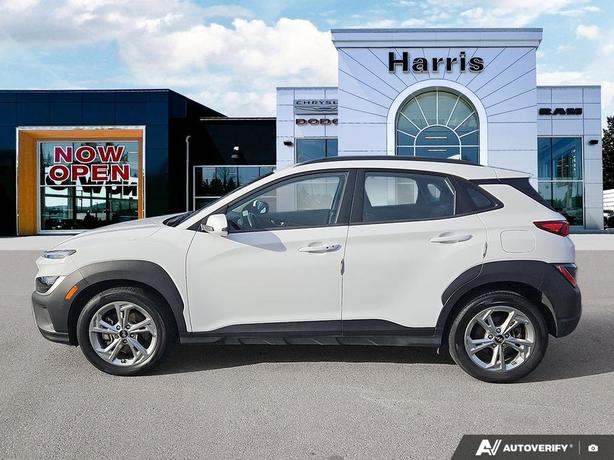 2023 Hyundai Kona Preferred |  AWD w/Sun & Leather Package! image 3