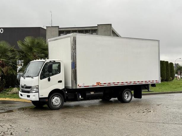 2016 Hino 195 20-Foot Diesel Cube Van with Loading Ramp image 5