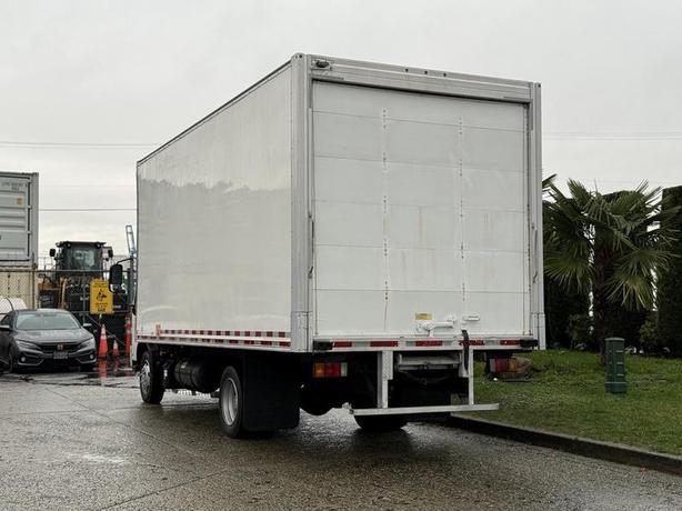 2016 Hino 195 20-Foot Diesel Cube Van with Loading Ramp image 8