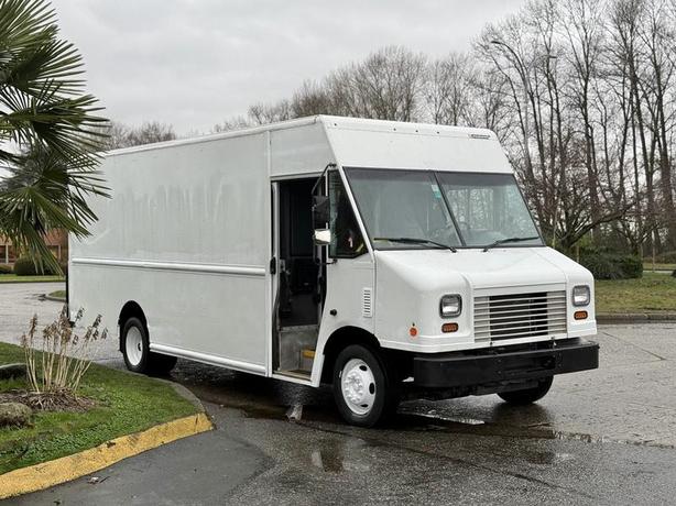 2018 Ford E-450 18 Foot Step Van with Rear Shelving image 1