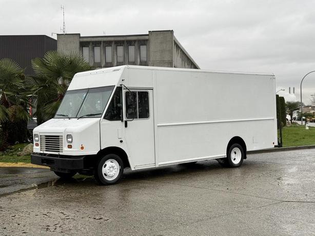 2018 Ford E-450 18 Foot Step Van with Rear Shelving image 5