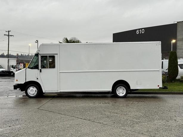 2018 Ford E-450 18 Foot Step Van with Rear Shelving image 6