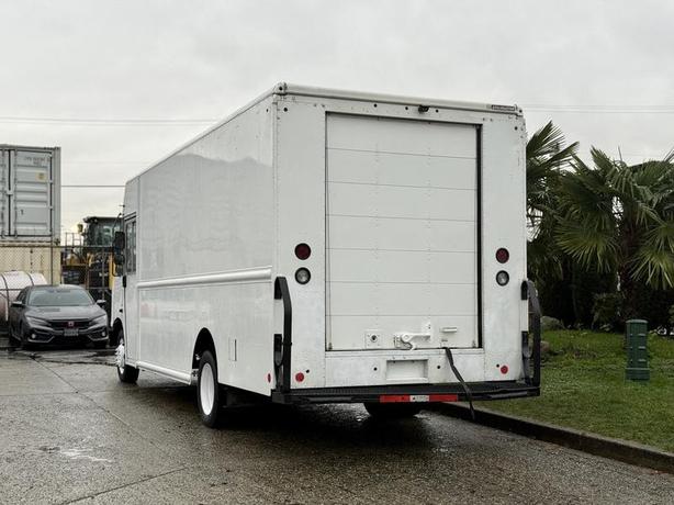2018 Ford E-450 18 Foot Step Van with Rear Shelving image 8