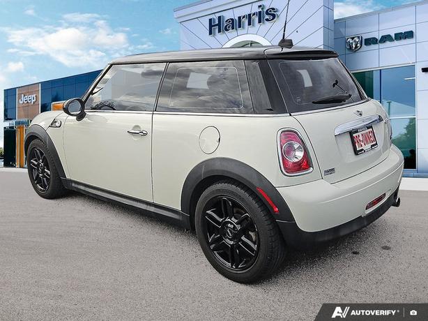2013 MINI Cooper Hardtop | No Reported Accidents! image 4