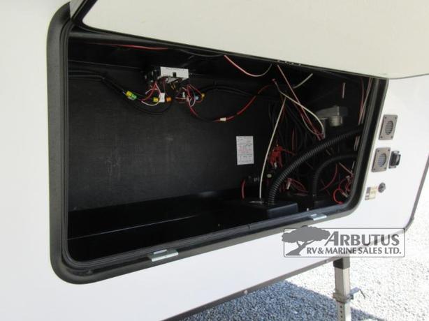 Used 2022 Forest River RV Rockwood Ultra Lite 2442BS image 8