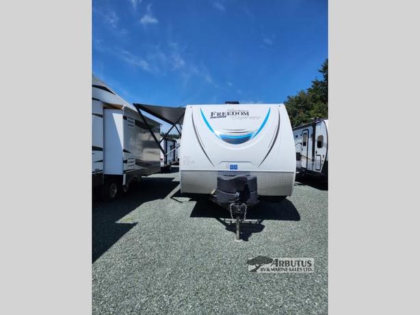Used 2019 Coachmen RV Freedom Express Ultra Lite 204RD image 5