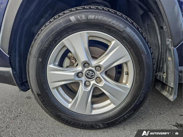 2019 Toyota RAV4 XLE AWD | One Owner! image 6