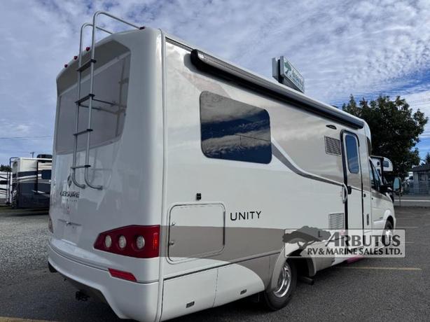 Used 2017 Leisure Travel Unity 24TB image 7