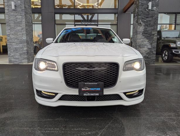 2023 Chrysler 300 Touring - Sunroof, NAV, Heated Seats, AWD image 3