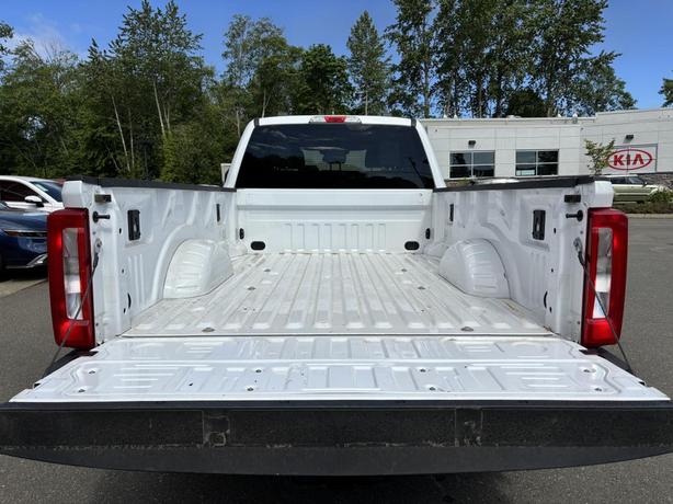 2023 Ford Super Duty F-350 SRW XLT image 7