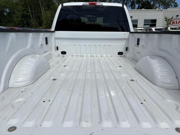 2023 Ford Super Duty F-350 SRW XLT image 8