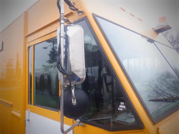 2008 Freightliner MT45 Chassis Cargo Step Van Rear Shelving Diesel image 6