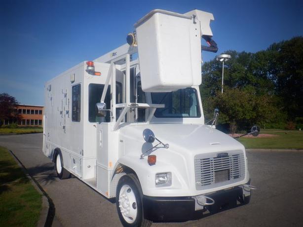 2006 Freightliner FS65 Boom Truck Diesel With Rear Shelvings image 4