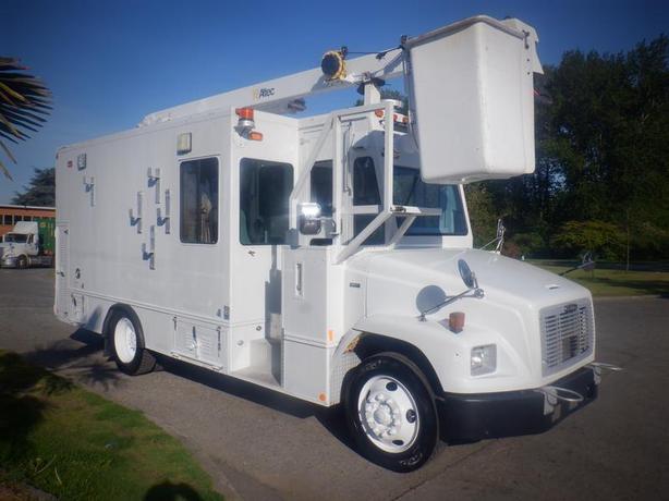 2006 Freightliner FS65 Boom Truck Diesel With Rear Shelvings image 5