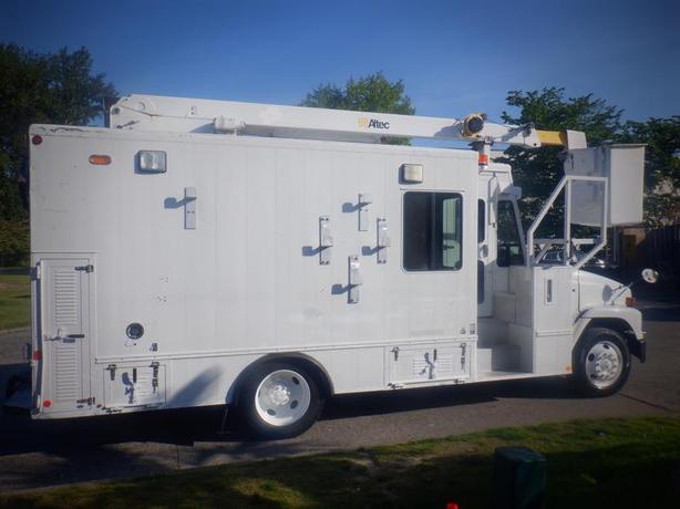 2006 Freightliner FS65 Boom Truck Diesel With Rear Shelvings image 6