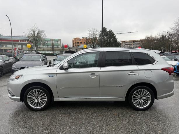 2022 Mitsubishi Outlander PHEV GT - New Brakes, New Tires, Local BC, Sunroof image 8
