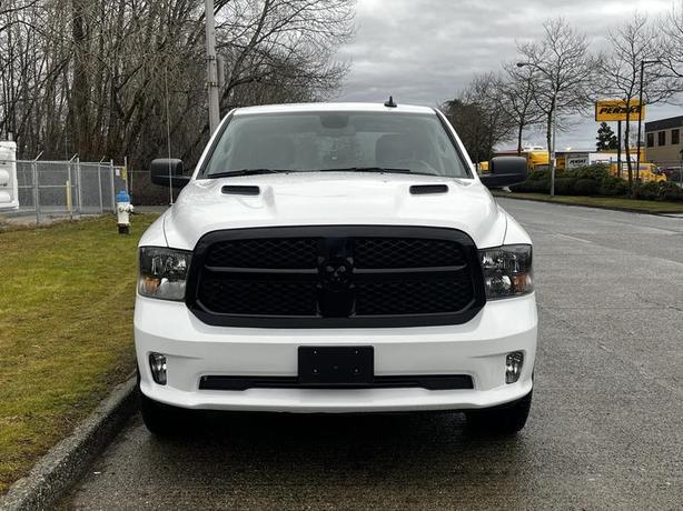 2022 RAM 1500 Classic Tradesman Crew Cab SWB 4WD image 3