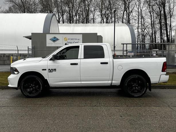 2022 RAM 1500 Classic Tradesman Crew Cab SWB 4WD image 6