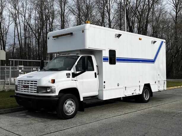 2006 GMC C5000 Topkick Service Truck image 6