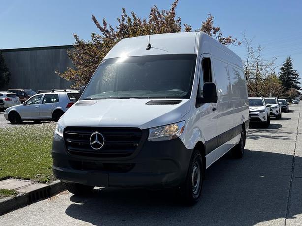 2022 Mercedes-Benz Sprinter 2500  High Roof Cargo Van 170-inch WheelBase image 4