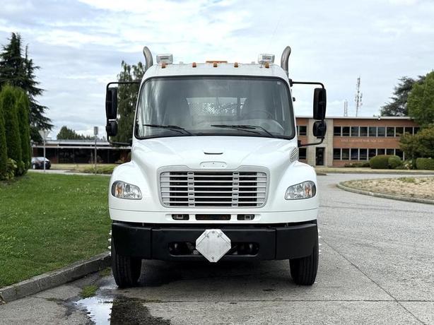 2005 Freightliner M2 106 Service Truck Diesel with Air Brakes image 3