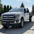 2020 Ford F-350 SD XLT 4X4 Crew Cab 8-Foot Flat Deck Truck thumbnail image 4