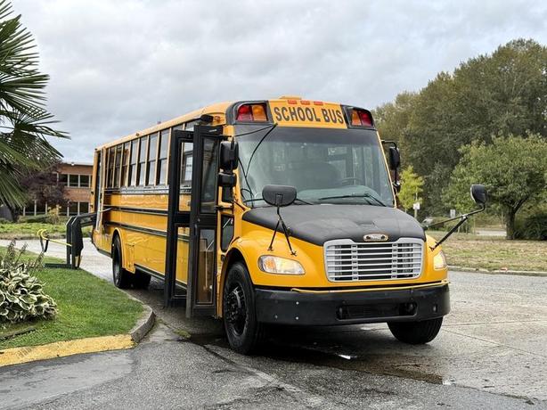 2014 Freightliner B2 39-Passenger Thomas School Bus with Cummins Diesel and Whee image 2