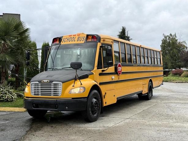 2014 Freightliner B2 39-Passenger Thomas School Bus with Cummins Diesel and Whee image 4