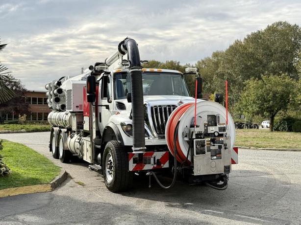 2014 International 7500 Diesel 6x4 Vactor 2100 Series Vacuum Truck with John Dee image 2