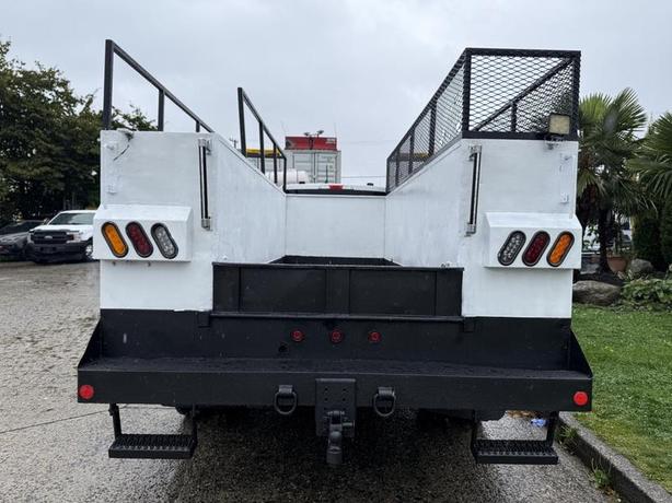 2020 Ford F-550 XLT Crew Cab 4x4 Service Truck image 7