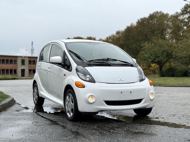 2013 Mitsubishi i-MiEV SE Hatchback 5-Dr Electric image 2