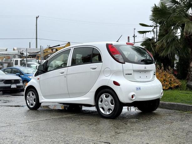 2013 Mitsubishi i-MiEV SE Hatchback 5-Dr Electric image 7