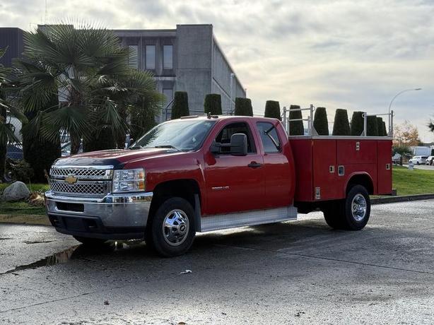 2013 Chevrolet Silverado 3500HD Service Truck with Storage Compartments – Exte image 5