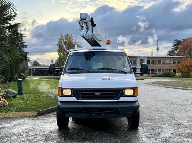 2007 Ford Econoline E-350 Bucket Van with Altec AT200AV Lift – 30 ft Reach image 3