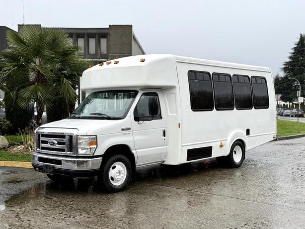 2015 Ford Econoline E450 Super Duty 21 Passenger Bus image 5