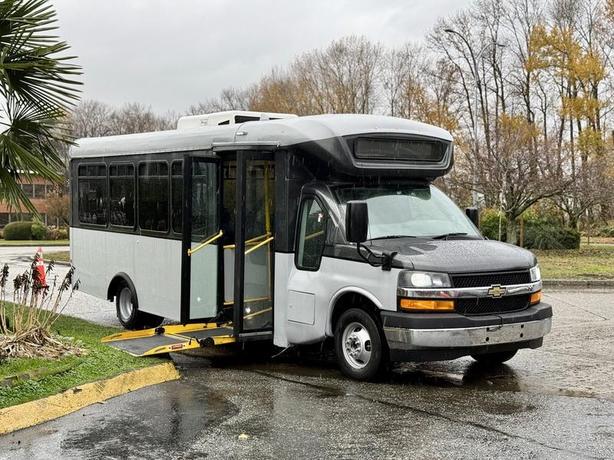 2019 Chevrolet Express 4500 22-Passenger Bus with Wheelchair Ramp image 1