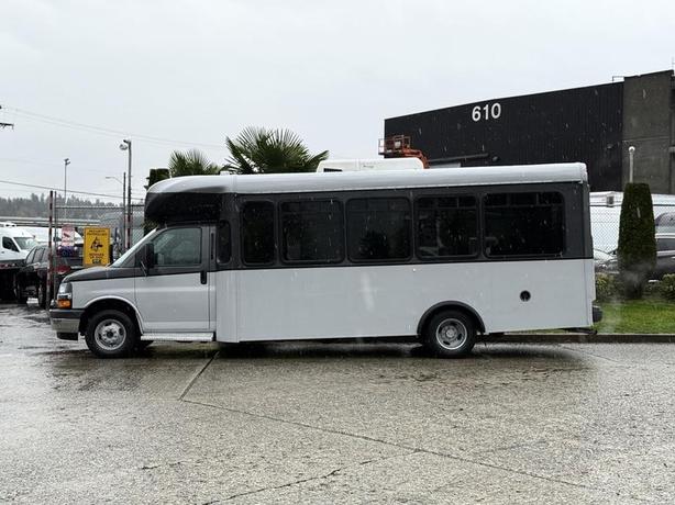 2019 Chevrolet Express 4500 22-Passenger Bus with Wheelchair Ramp image 6