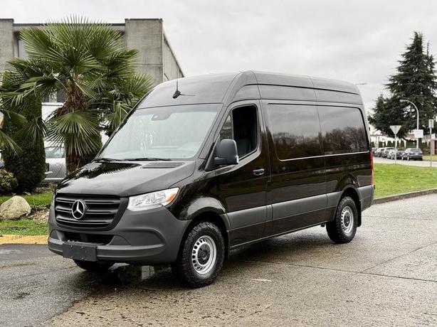 2022 Mercedes-Benz Sprinter 2500 High Roof Cargo Van with Rear Shelves image 5
