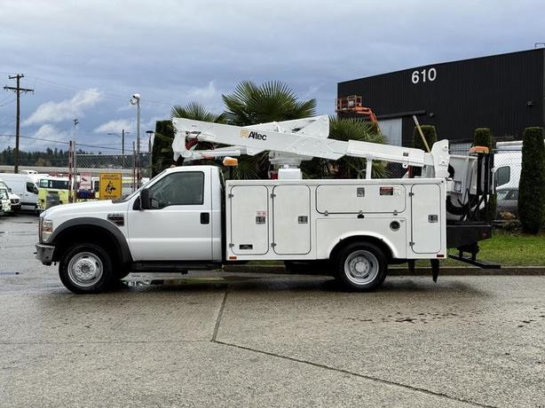 2008 Ford F-550 Regular Cab 2WD DRW Altec Bucket Truck image 6