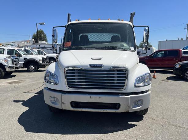 2007 Freightliner M2 106 15 Foot Flat Deck With Power Tailgate Diesel hydraulic  image 8