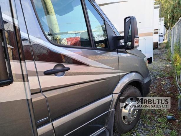 Used 2016 Jayco Melbourne 24K image 8