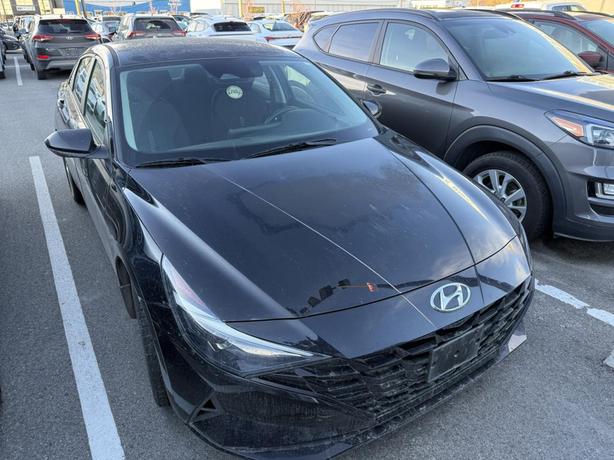 2022 Hyundai Elantra Essential ! NO ACCIDENT! BACKUP CAMERA! GREAT ON GAS! image 1
