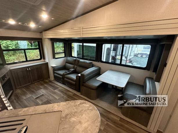 Used 2022 Keystone RV Cougar Half-Ton 25RES image 8