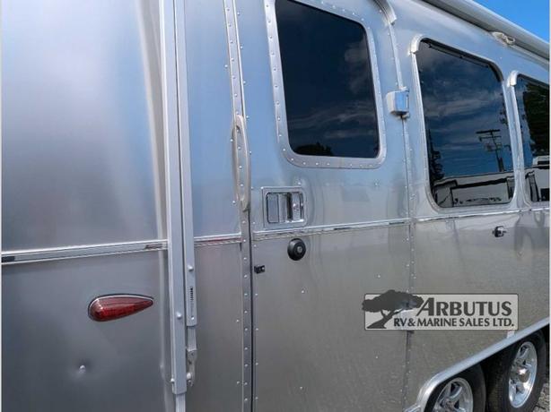 Used 2023 Airstream Flying Cloud 23FB image 8