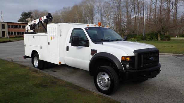 2010 Ford F-550 Utility Crane Service Truck 2WD Diesel image 1