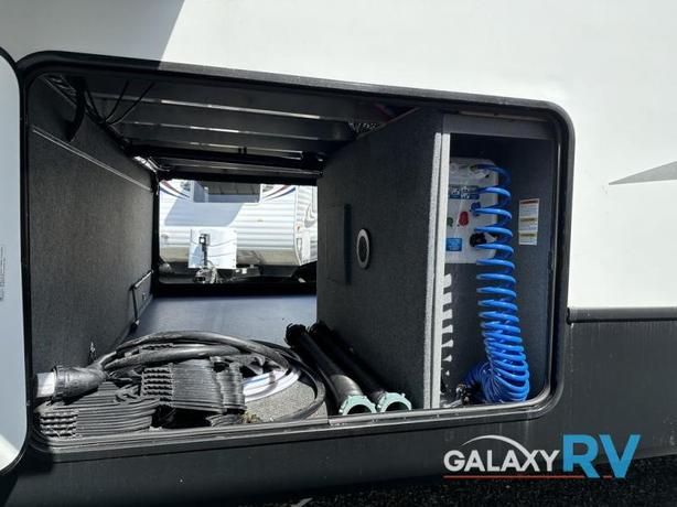 Used 2022 Forest River RV Cardinal 366DVLE image 7