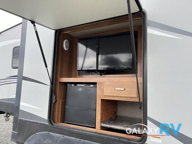 Used 2018 Keystone RV Springdale 302FWRK image 6