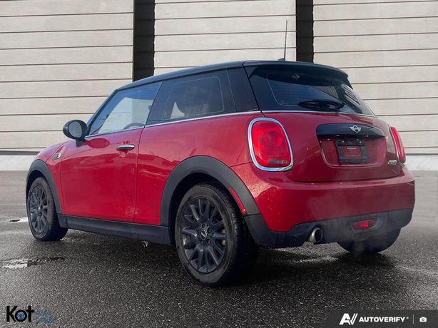 2016 MINI Cooper Hardtop Base image 4